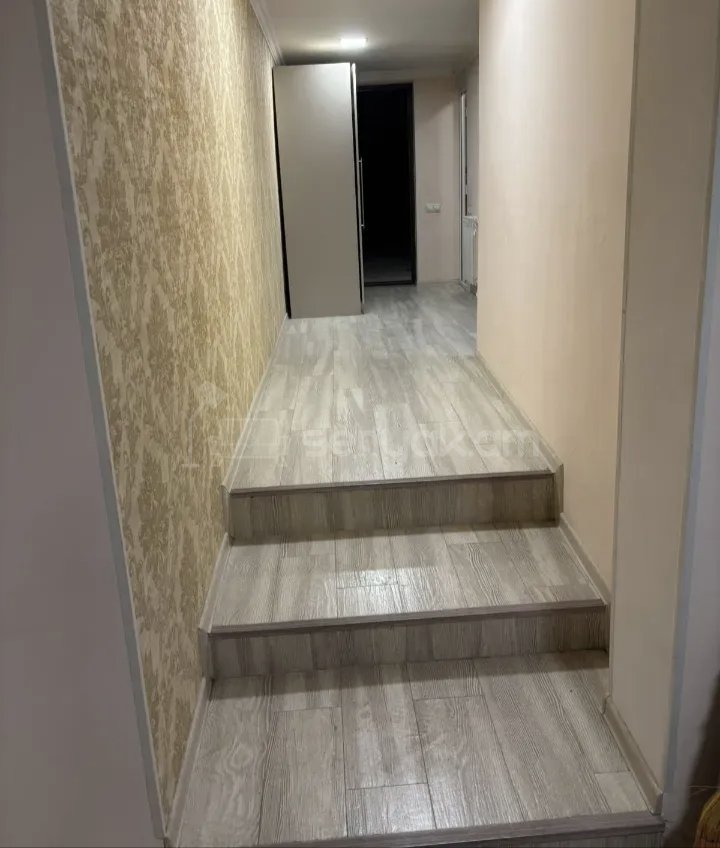 3 Սենյականոց Բնակարան Քարե Շենքում, 76քմ, 1/1 հարկ, Կապիտալ Վերանորոգված, Կահավորված, Արևկող