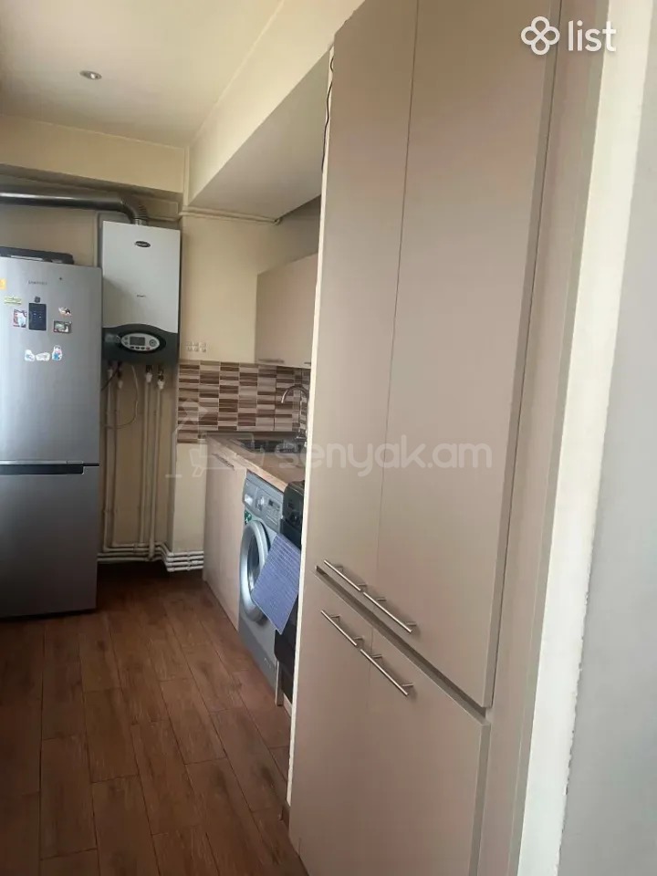 1 Սենյականոց Բնակարան Քարե Շենքում, 51քմ, 3/5 հարկ, Նորմալ Վիճակում, Կահավորված, Արևկող