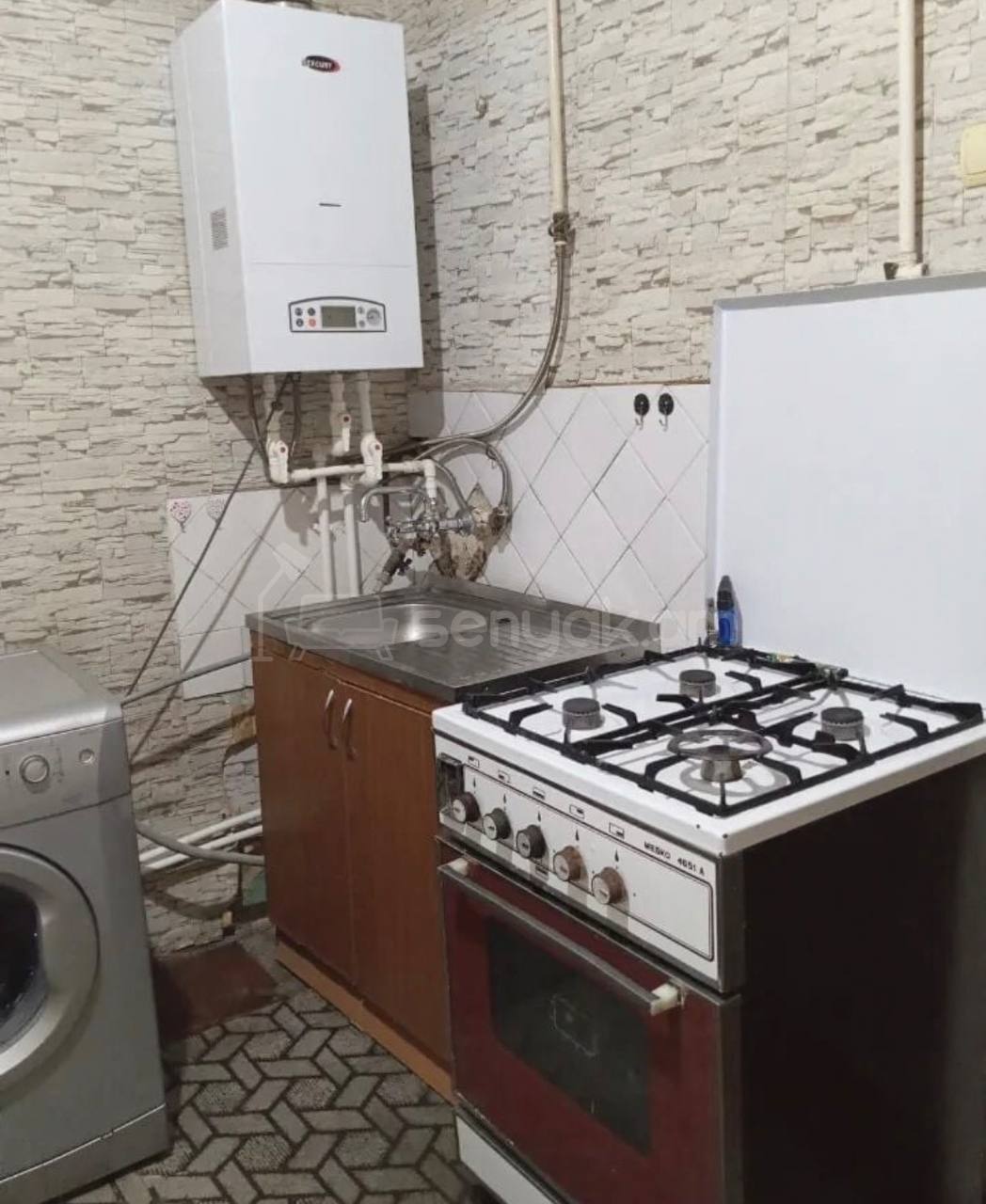 2 Սենյականոց Բնակարան Քարե Շենքում, 58քմ, 2/3 հարկ, Պետական Վիճակում, Կահավորված, Արևկող