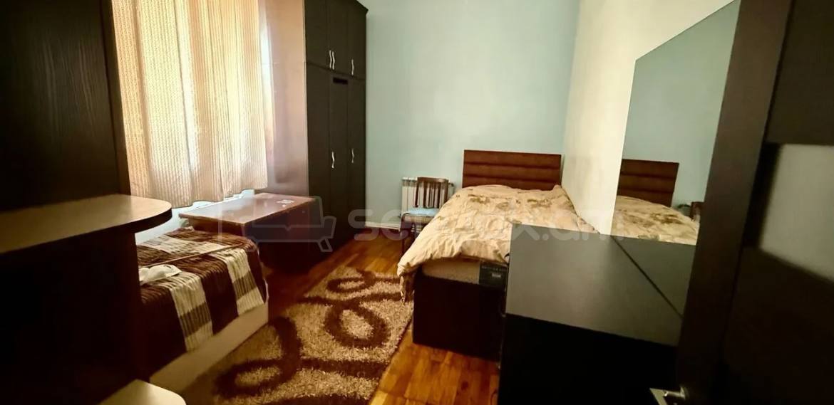 3 Սենյականոց Բնակարան Քարե Շենքում, 90քմ, 1/5 հարկ, Կապիտալ Վերանորոգված, Կահավորված