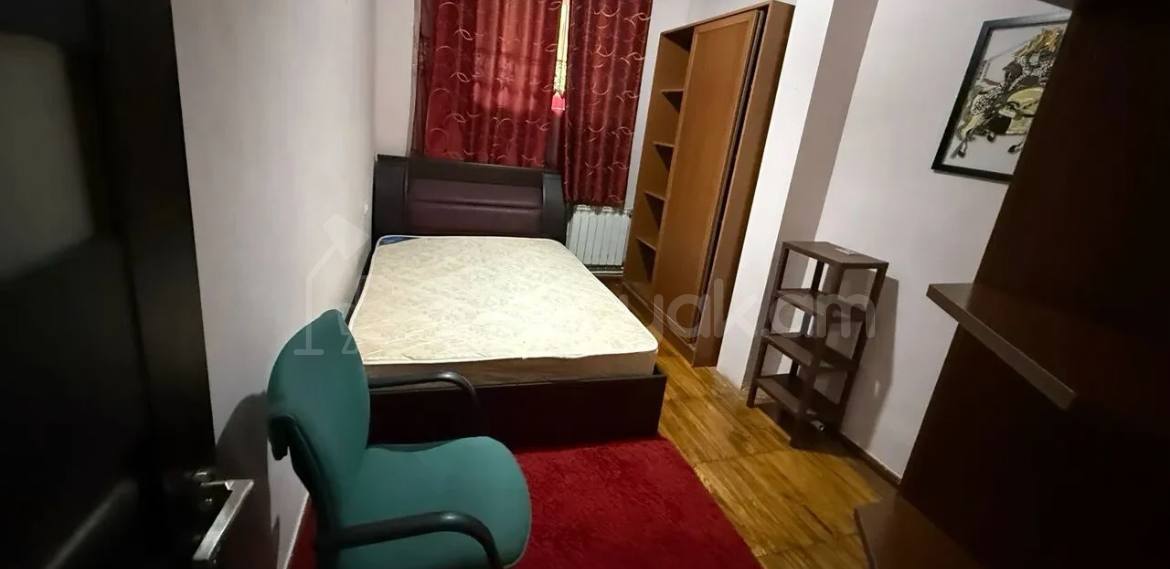 3 Սենյականոց Բնակարան Քարե Շենքում, 90քմ, 1/5 հարկ, Կապիտալ Վերանորոգված, Կահավորված
