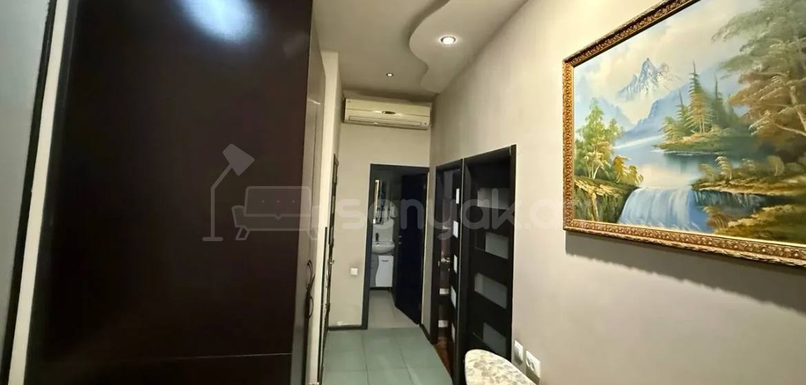 3 Սենյականոց Բնակարան Քարե Շենքում, 90քմ, 1/5 հարկ, Կապիտալ Վերանորոգված, Կահավորված