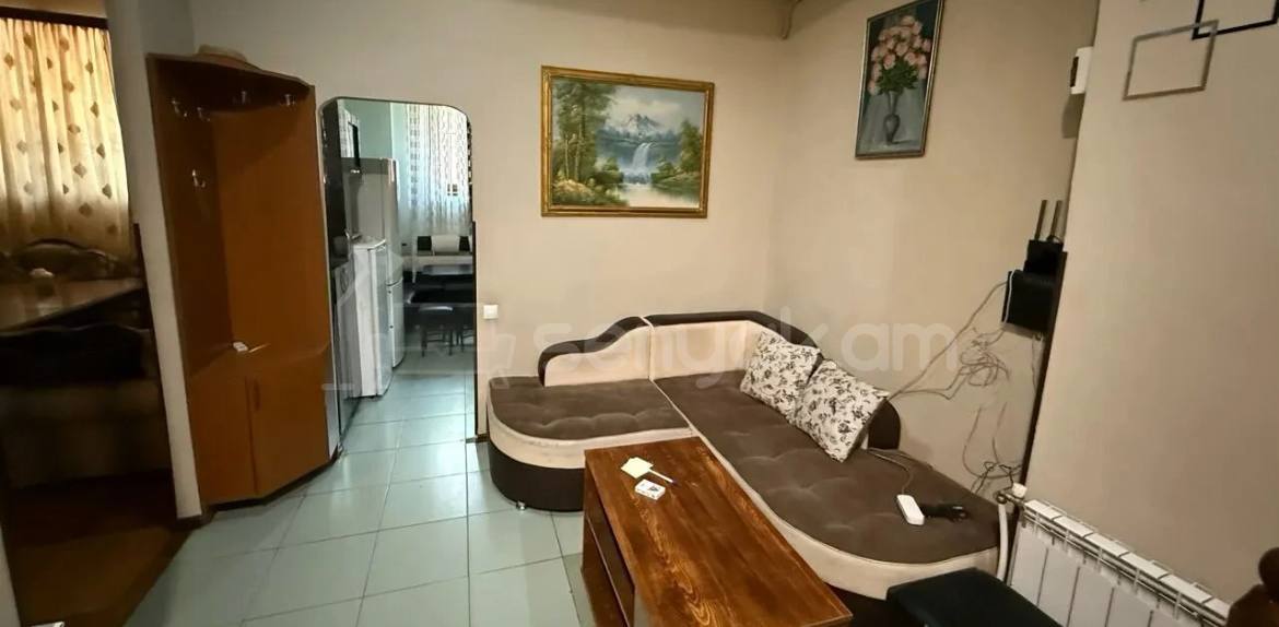 3 Սենյականոց Բնակարան Քարե Շենքում, 90քմ, 1/5 հարկ, Կապիտալ Վերանորոգված, Կահավորված
