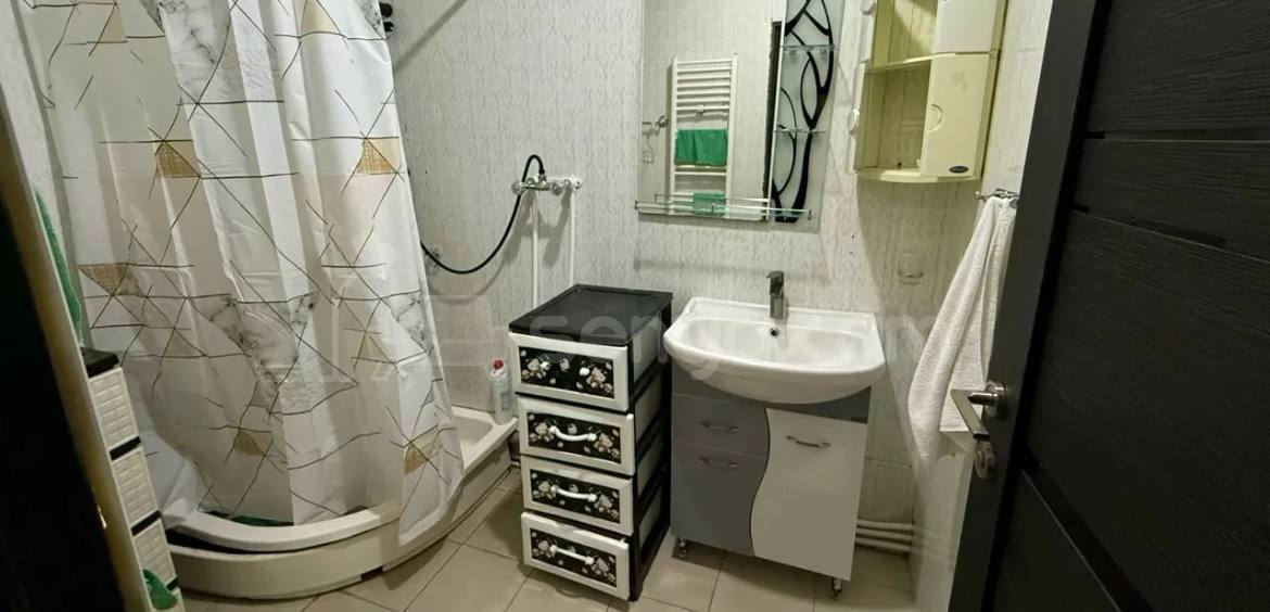 3 Սենյականոց Բնակարան Քարե Շենքում, 90քմ, 1/5 հարկ, Կապիտալ Վերանորոգված, Կահավորված