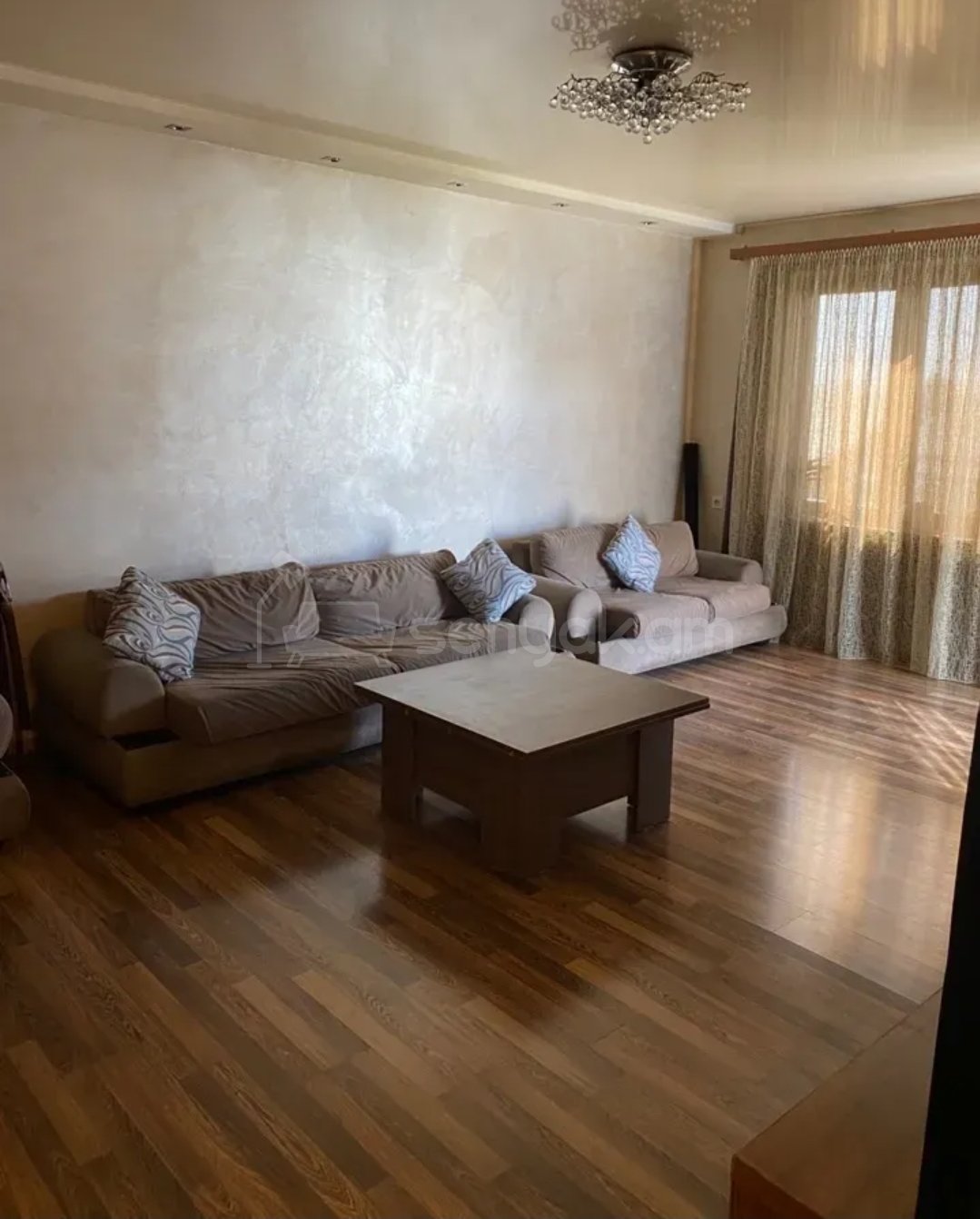 4 Սենյականոց Բնակարան Քարե Շենքում, 90քմ, 5/5 հարկ, Կապիտալ Վերանորոգված
