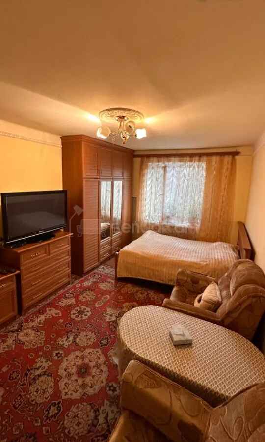 1 Սենյականոց Բնակարան Քարե Շենքում, 40քմ, 2/5 հարկ, Նորմալ Վիճակում, Կահավորված