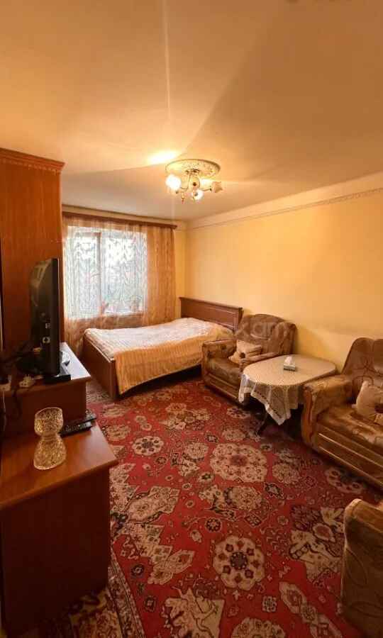 1 Սենյականոց Բնակարան Քարե Շենքում, 40քմ, 2/5 հարկ, Նորմալ Վիճակում, Կահավորված