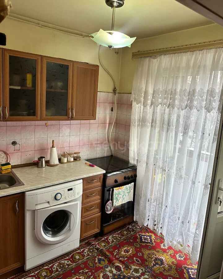 1 Սենյականոց Բնակարան Քարե Շենքում, 40քմ, 2/5 հարկ, Նորմալ Վիճակում, Կահավորված