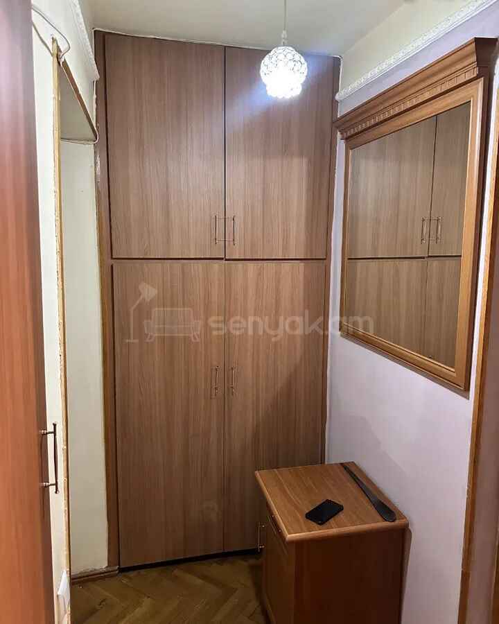 1 Սենյականոց Բնակարան Քարե Շենքում, 40քմ, 2/5 հարկ, Նորմալ Վիճակում, Կահավորված