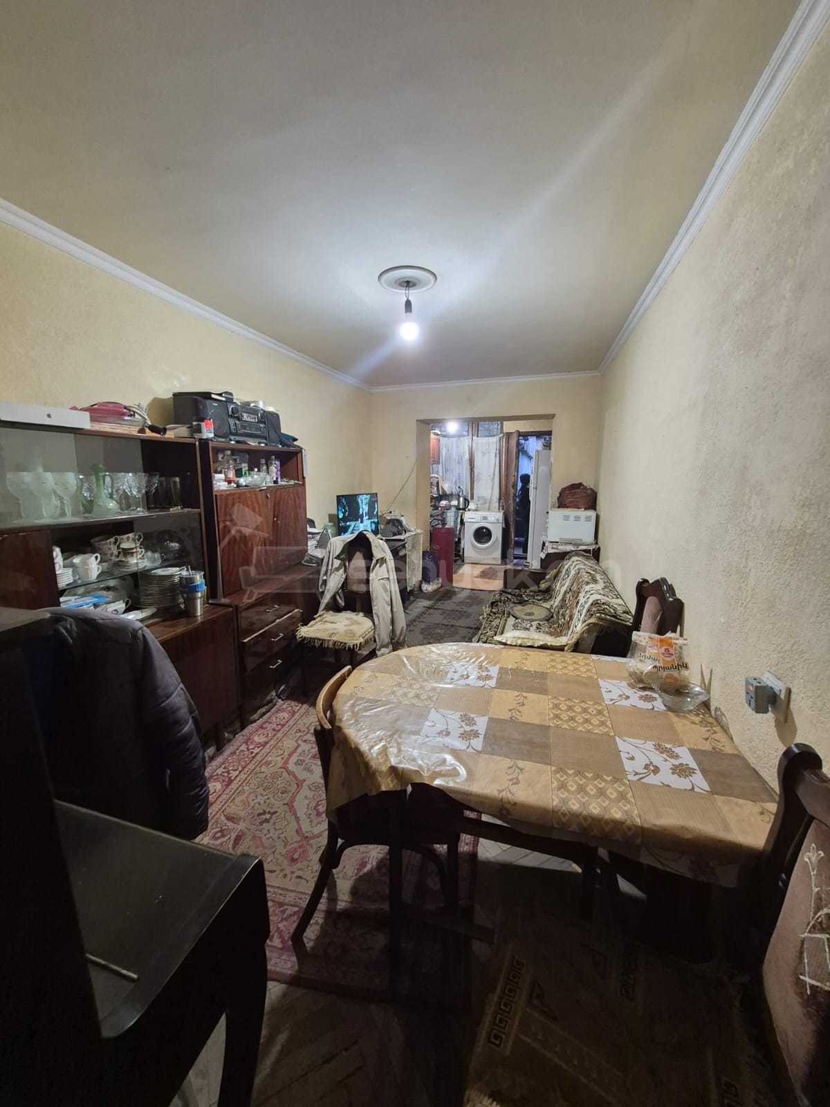 2 Սենյականոց Բնակարան Քարե Շենքում, 33քմ, 1/5 հարկ, Պետական Վիճակում