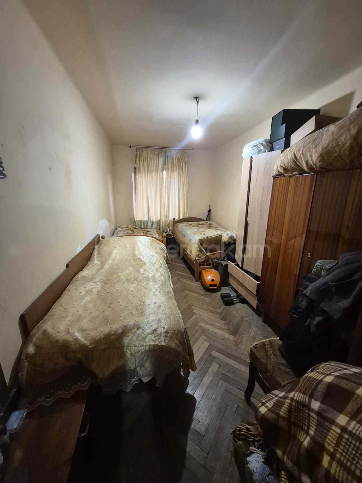 2 Սենյականոց Բնակարան Քարե Շենքում, 33քմ, 1/5 հարկ, Պետական Վիճակում