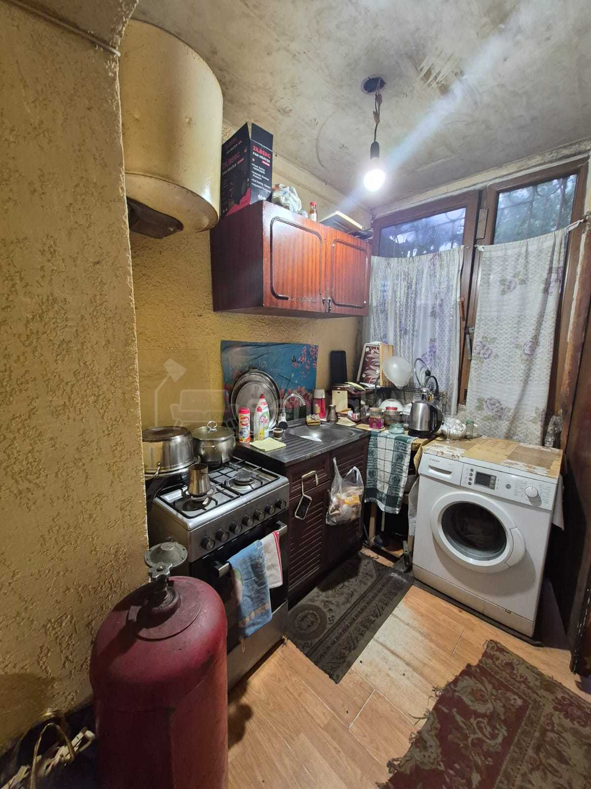 2 Սենյականոց Բնակարան Քարե Շենքում, 33քմ, 1/5 հարկ, Պետական Վիճակում