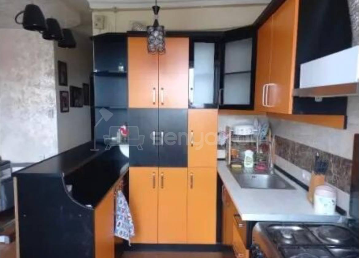 2 Սենյականոց Բնակարան Քարե Շենքում, 42քմ, 5/5 հարկ, Կապիտալ Վերանորոգված