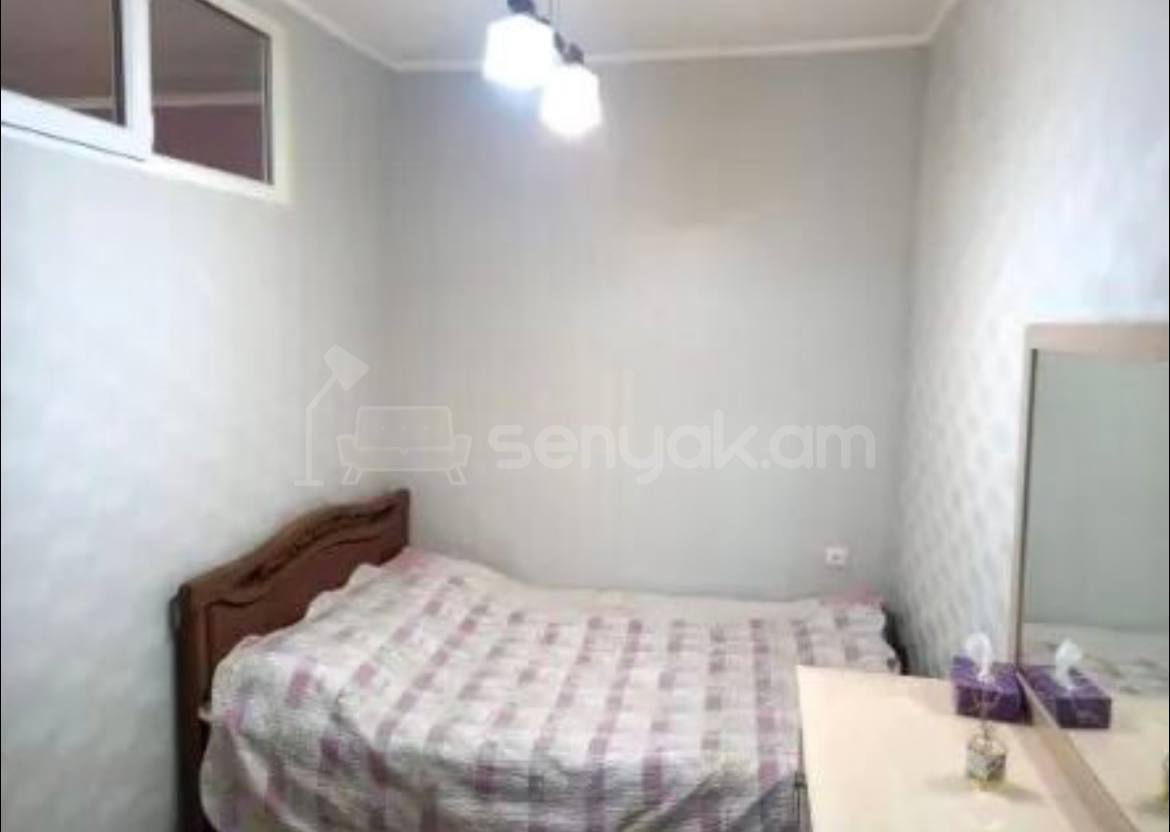 2 Սենյականոց Բնակարան Քարե Շենքում, 42քմ, 5/5 հարկ, Կապիտալ Վերանորոգված