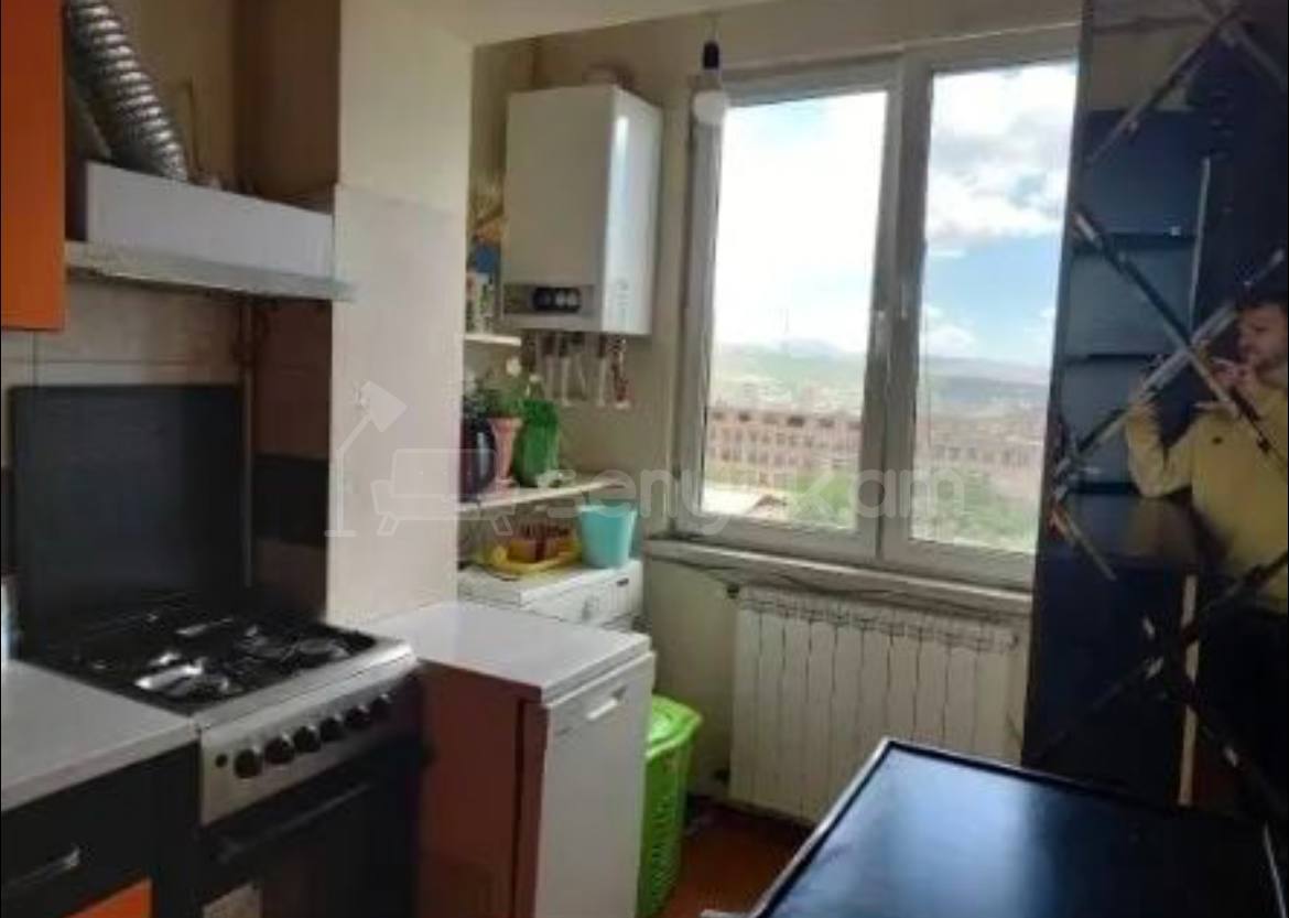 2 Սենյականոց Բնակարան Քարե Շենքում, 42քմ, 5/5 հարկ, Կապիտալ Վերանորոգված