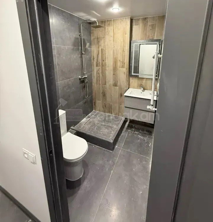 2 Սենյականոց Բնակարան Քարե Շենքում, 50քմ, 4/5 հարկ, Կապիտալ Վերանորոգված