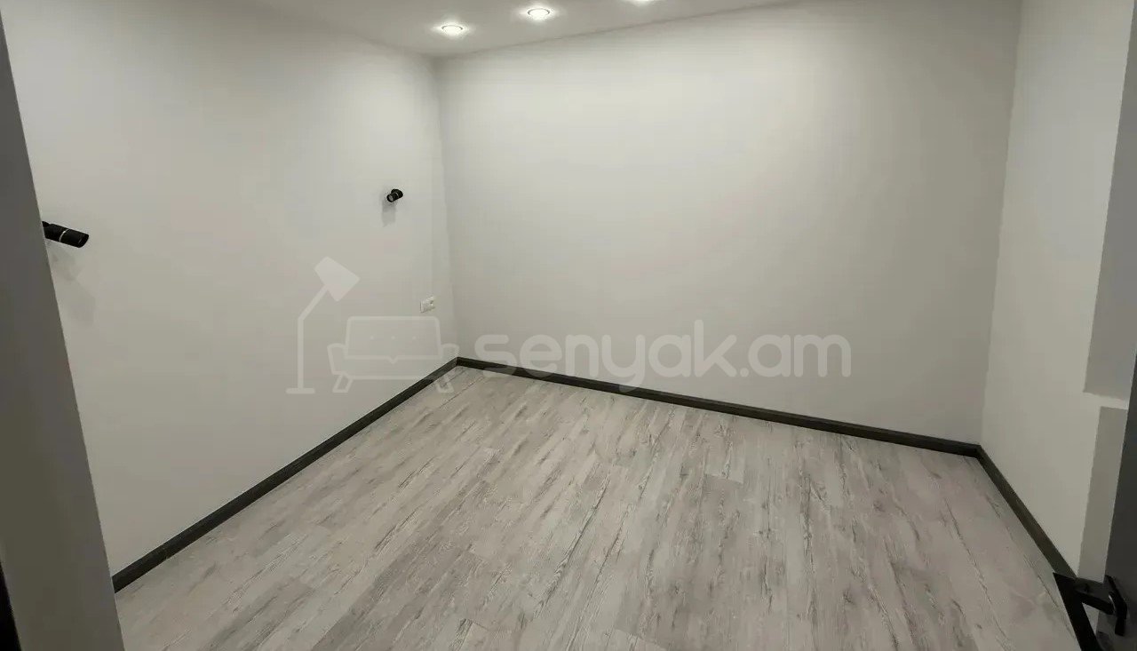2 Սենյականոց Բնակարան Քարե Շենքում, 50քմ, 4/5 հարկ, Կապիտալ Վերանորոգված