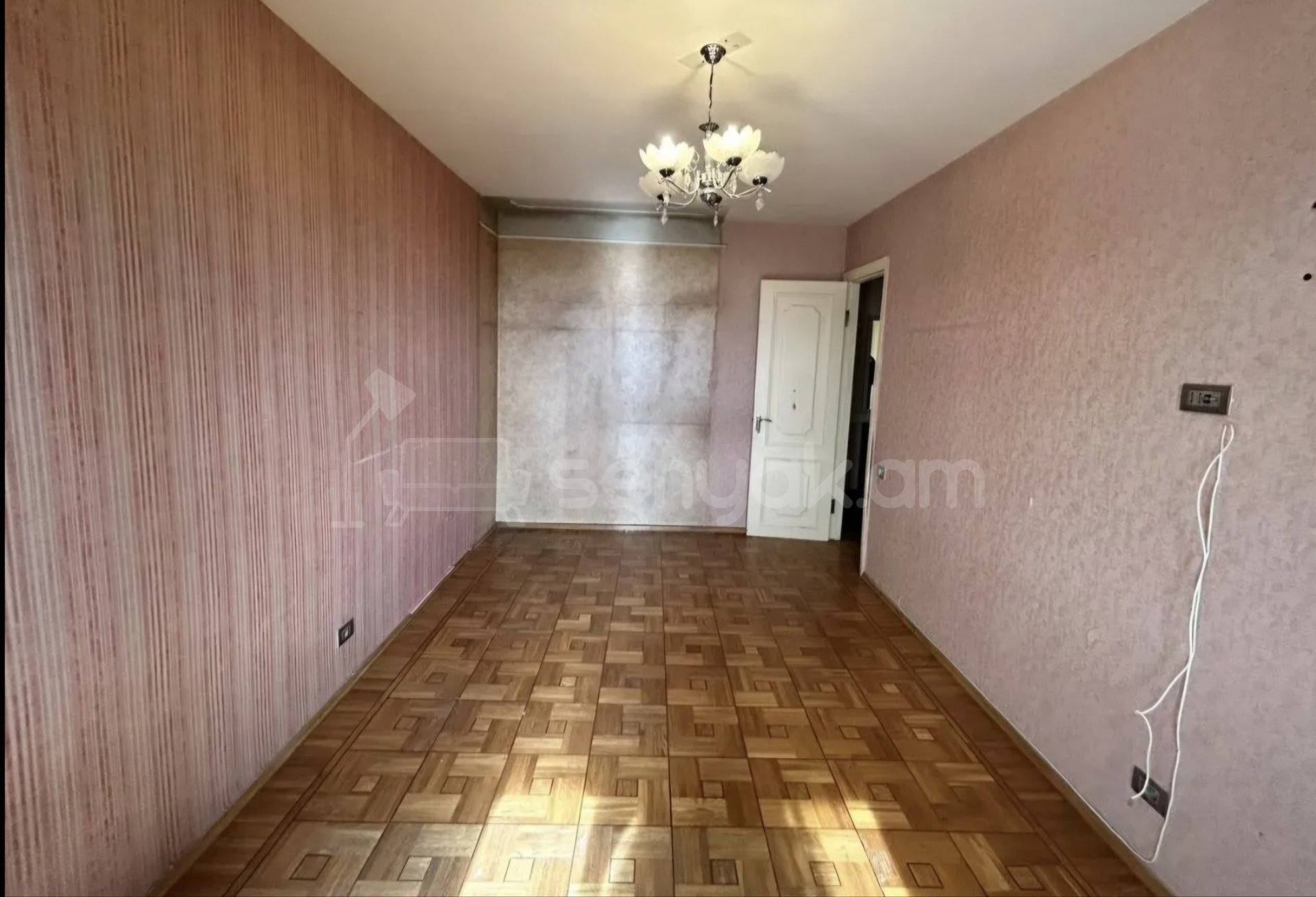 4 Սենյականոց Բնակարան, 105քմ, 9/14 հարկ, Պետական Վիճակում