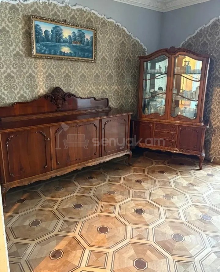 3 Սենյականոց Բնակարան Քարե Շենքում, 130քմ, 3/5 հարկ, Նորմալ Վիճակում