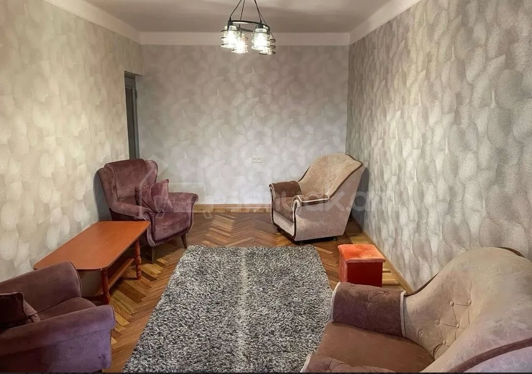 2 Սենյականոց Բնակարան Քարե Շենքում, 64քմ, 4/5 հարկ, Նորմալ Վիճակում, Կահավորված, Արևկող