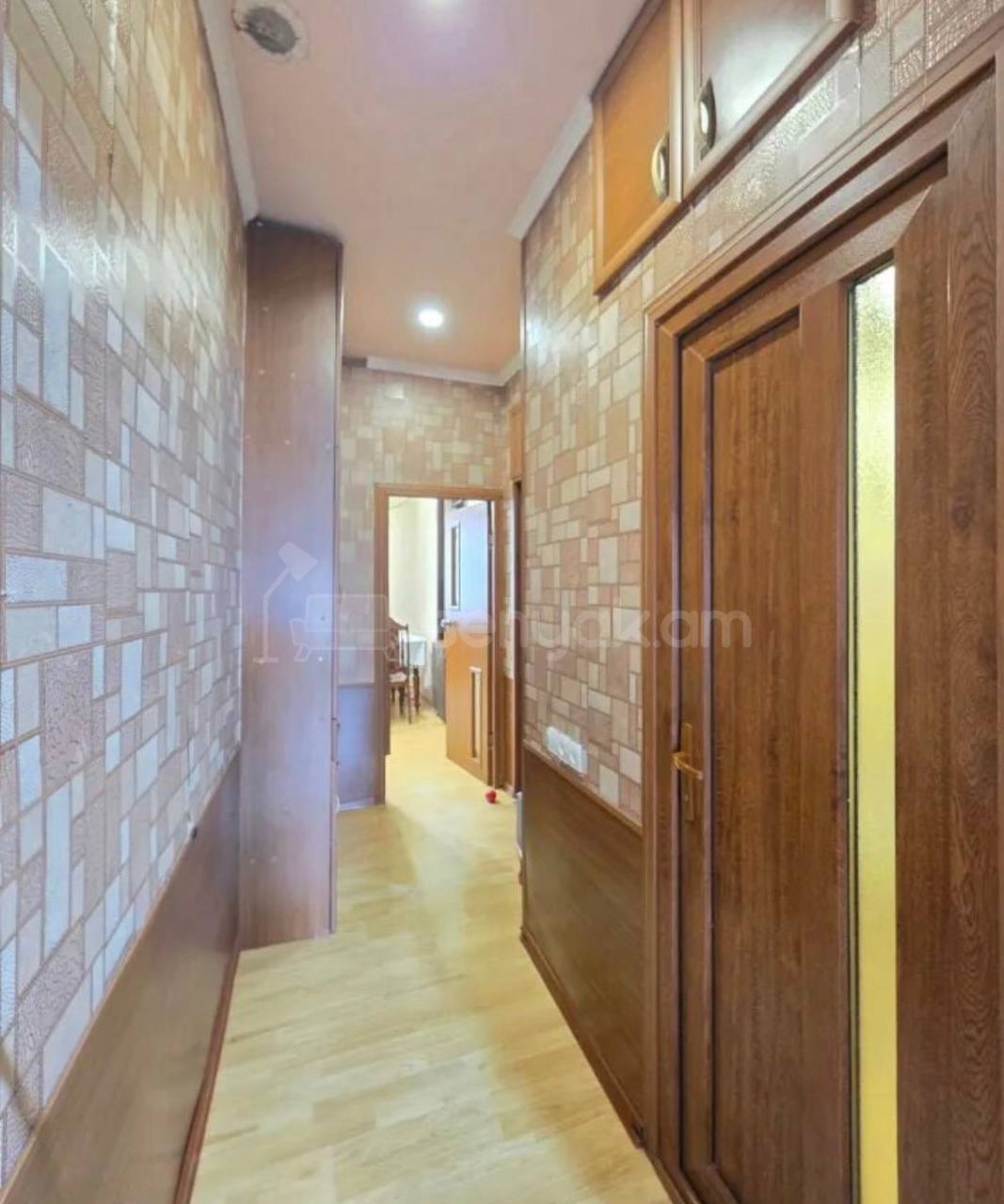 2 Սենյականոց Բնակարան Քարե Շենքում, 42քմ, 3/3 հարկ, Կոսմետիկ Վերանորոգված