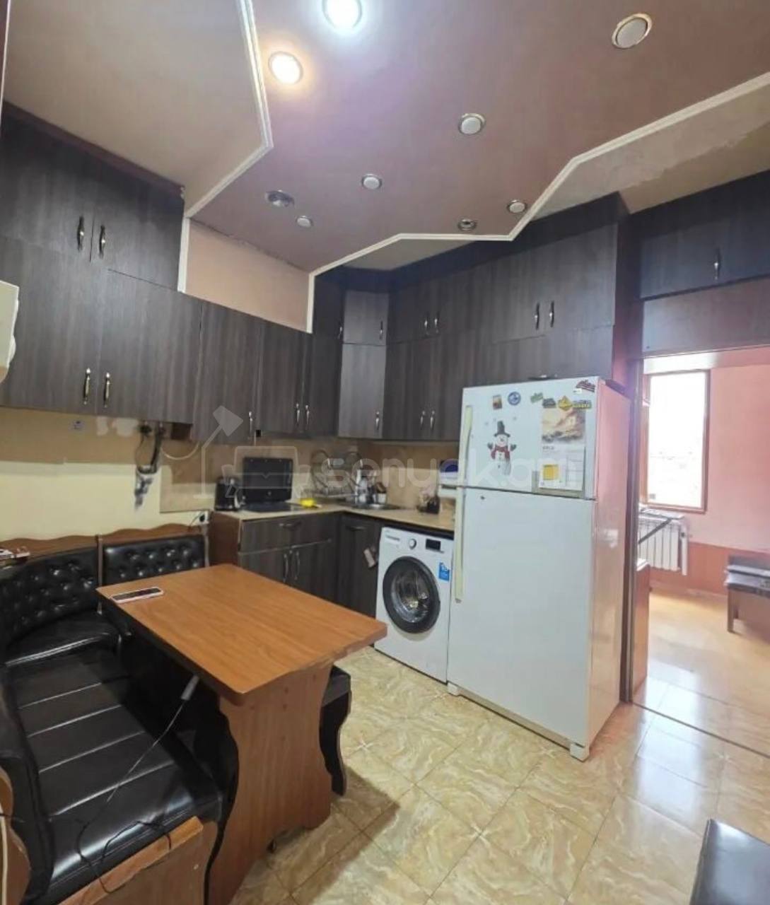 2 Սենյականոց Բնակարան Քարե Շենքում, 42քմ, 3/3 հարկ, Կոսմետիկ Վերանորոգված