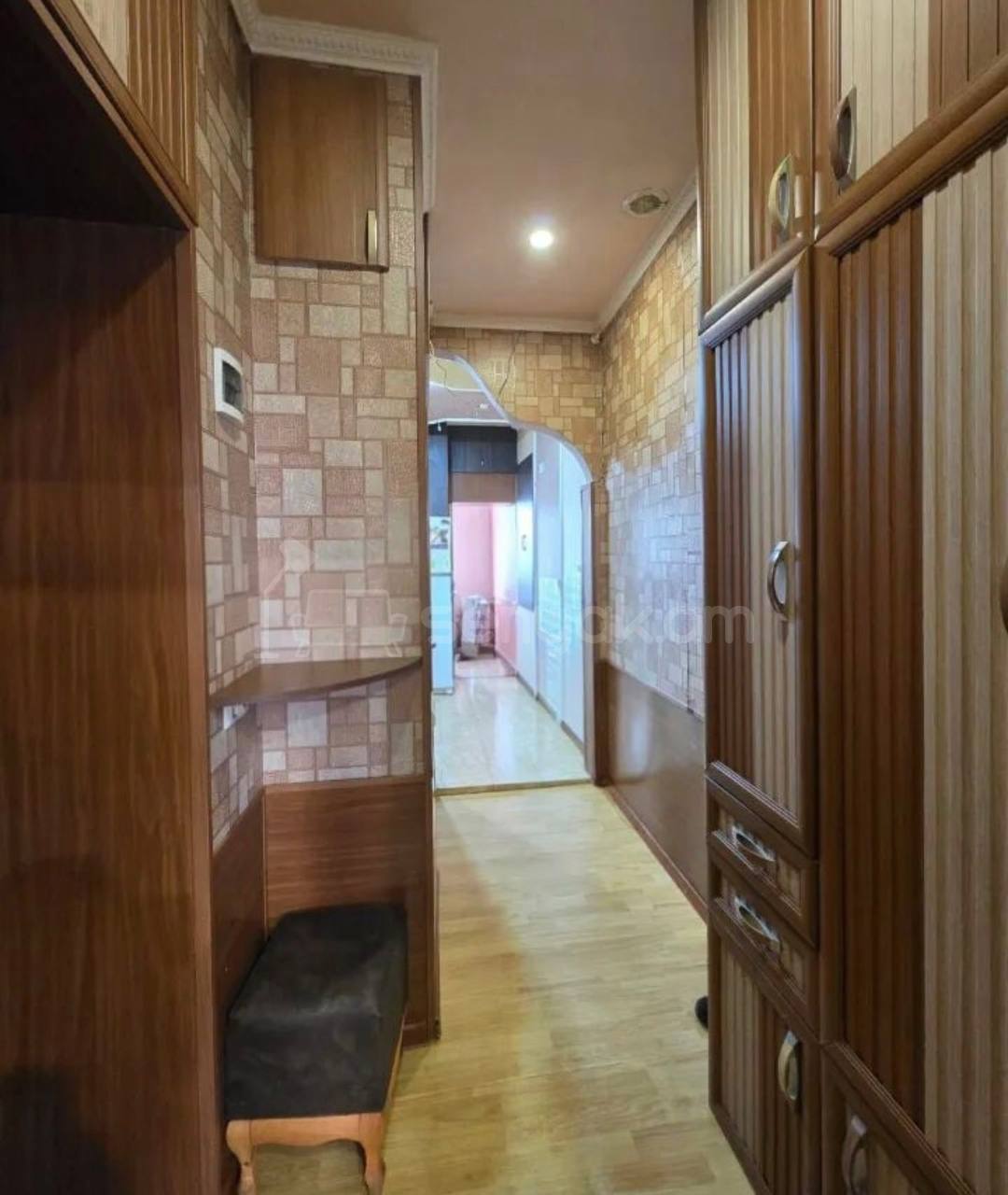 2 Սենյականոց Բնակարան Քարե Շենքում, 42քմ, 3/3 հարկ, Կոսմետիկ Վերանորոգված