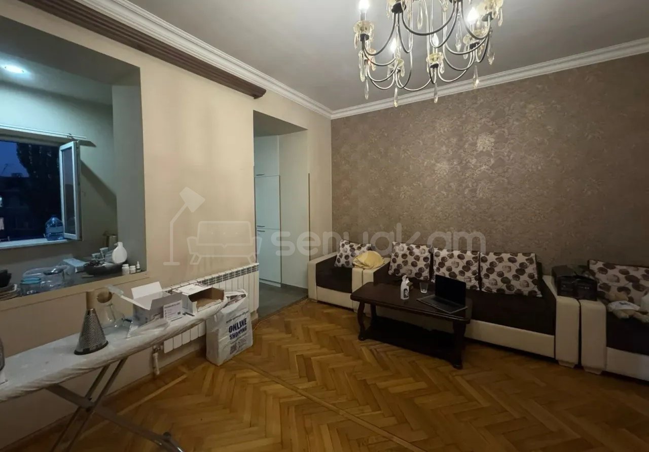 2 Սենյականոց Բնակարան Քարե Շենքում, 65քմ, 4/5 հարկ, Նորմալ Վիճակում, Կահավորված