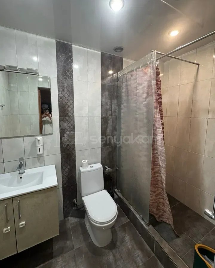 2 Սենյականոց Բնակարան Քարե Շենքում, 65քմ, 4/5 հարկ, Նորմալ Վիճակում, Կահավորված