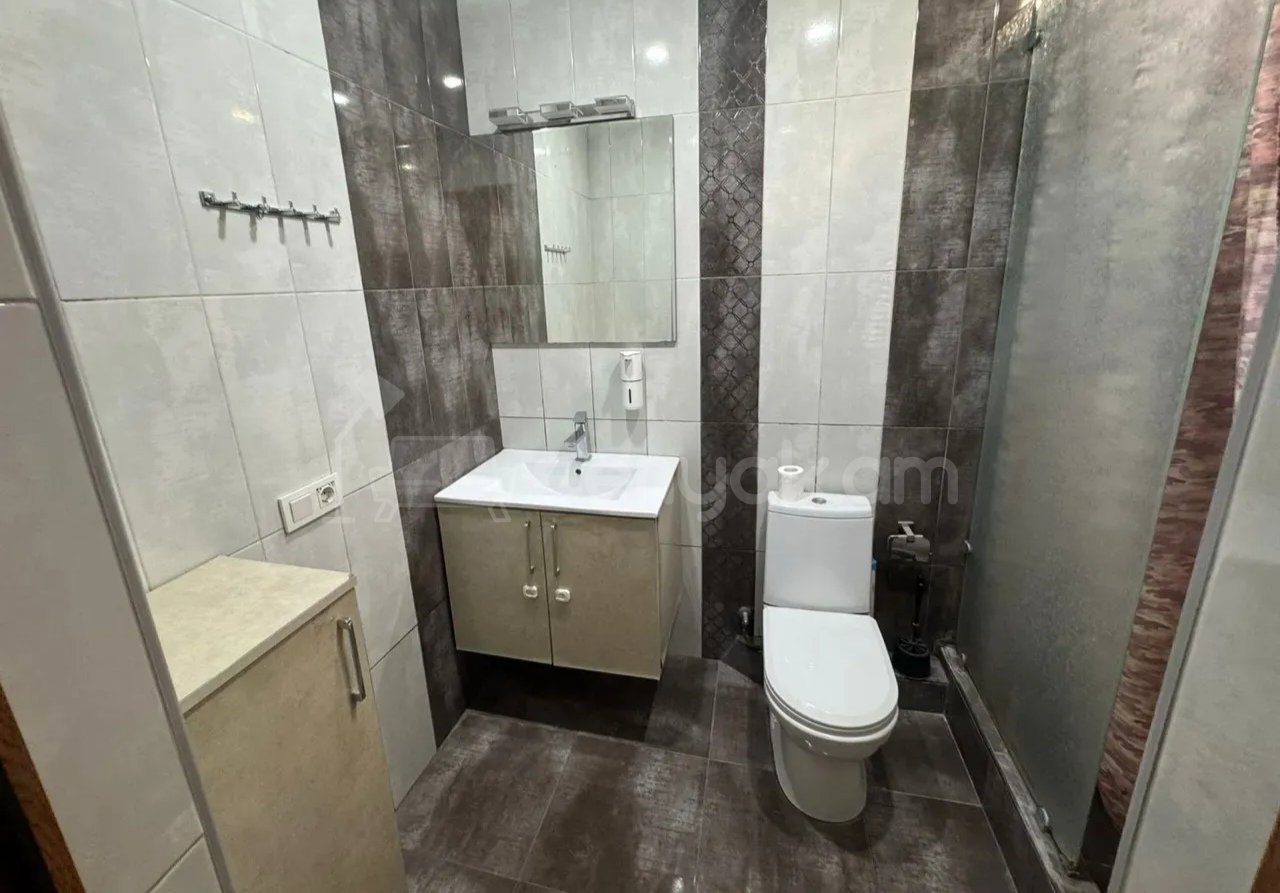 2 Սենյականոց Բնակարան Քարե Շենքում, 65քմ, 4/5 հարկ, Նորմալ Վիճակում, Կահավորված