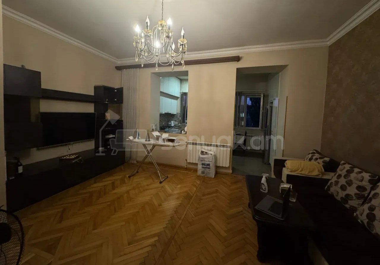 2 Սենյականոց Բնակարան Քարե Շենքում, 65քմ, 4/5 հարկ, Նորմալ Վիճակում, Կահավորված