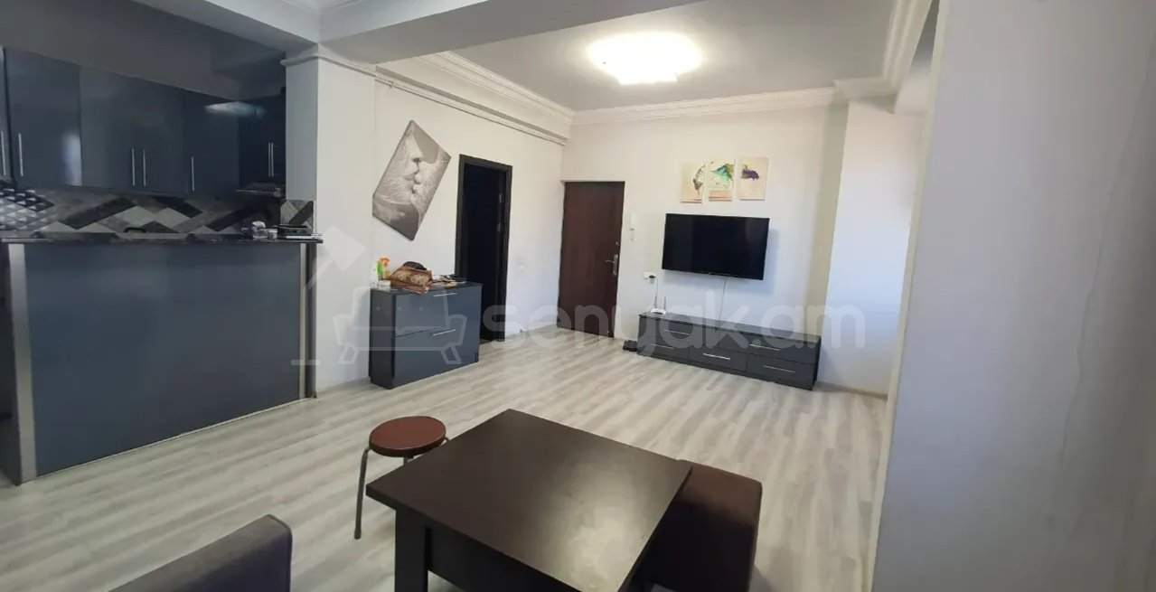 3 Սենյականոց Բնակարան Քարե Շենքում, 70քմ, 3/5 հարկ, Նորմալ Վիճակում, Կահավորված