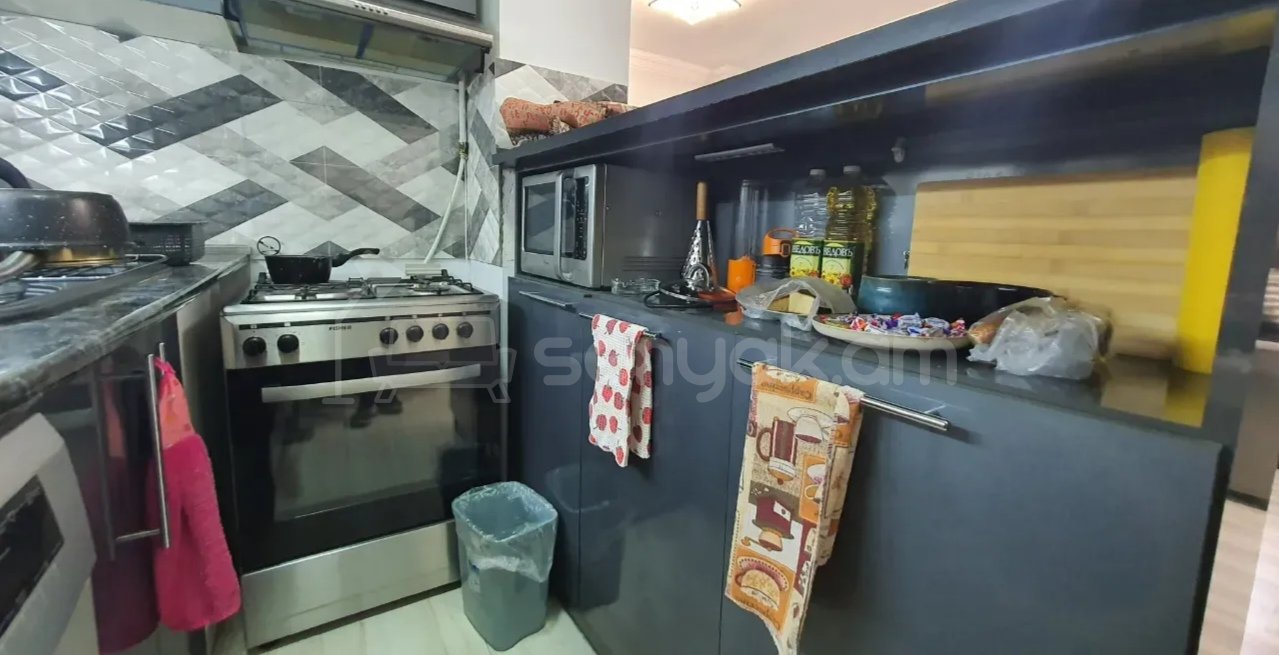 3 Սենյականոց Բնակարան Քարե Շենքում, 70քմ, 3/5 հարկ, Նորմալ Վիճակում, Կահավորված