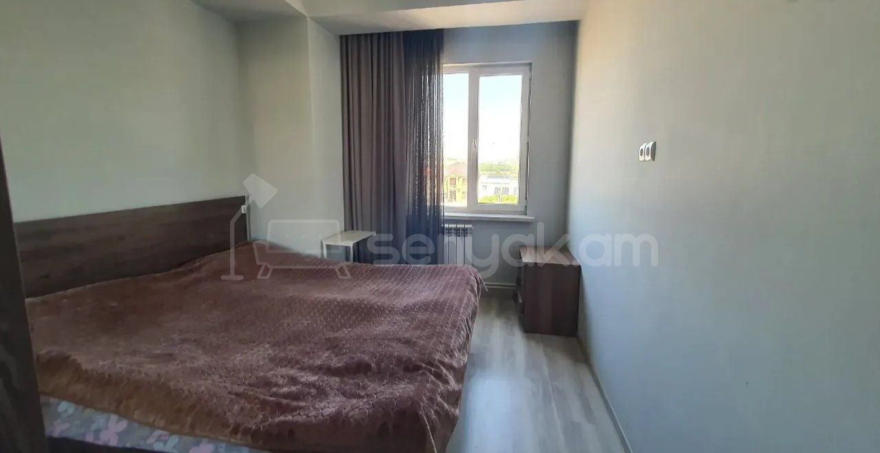 3 Սենյականոց Բնակարան Քարե Շենքում, 70քմ, 3/5 հարկ, Նորմալ Վիճակում, Կահավորված