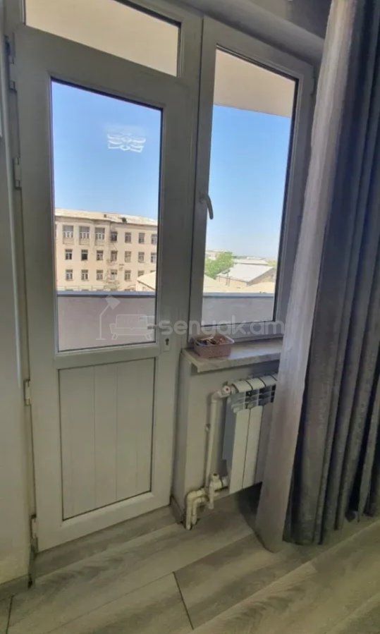 3 Սենյականոց Բնակարան Քարե Շենքում, 70քմ, 3/5 հարկ, Նորմալ Վիճակում, Կահավորված
