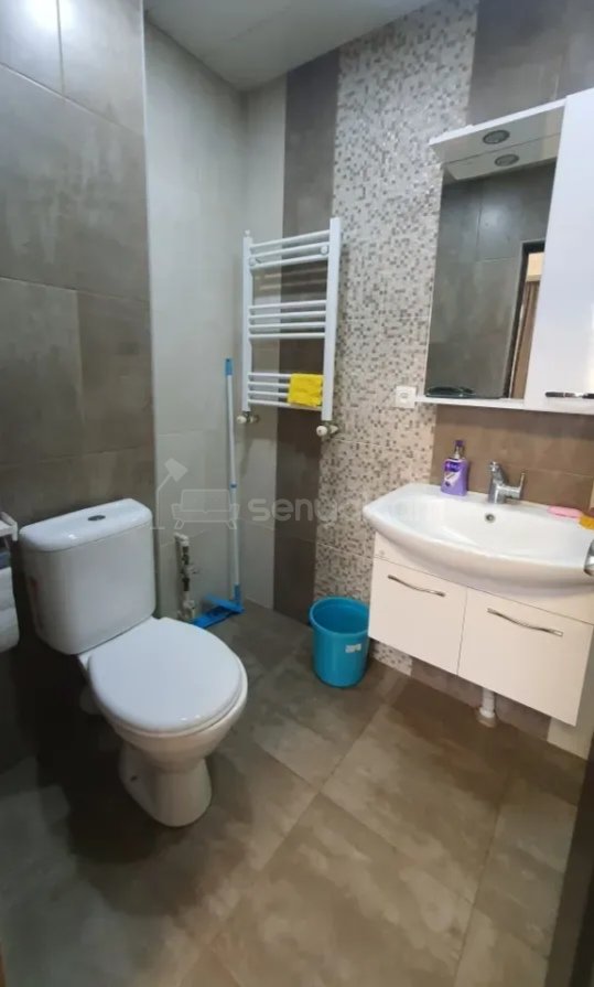 3 Սենյականոց Բնակարան Քարե Շենքում, 70քմ, 3/5 հարկ, Նորմալ Վիճակում, Կահավորված