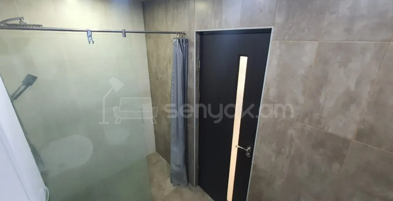 3 Սենյականոց Բնակարան Քարե Շենքում, 70քմ, 3/5 հարկ, Նորմալ Վիճակում, Կահավորված