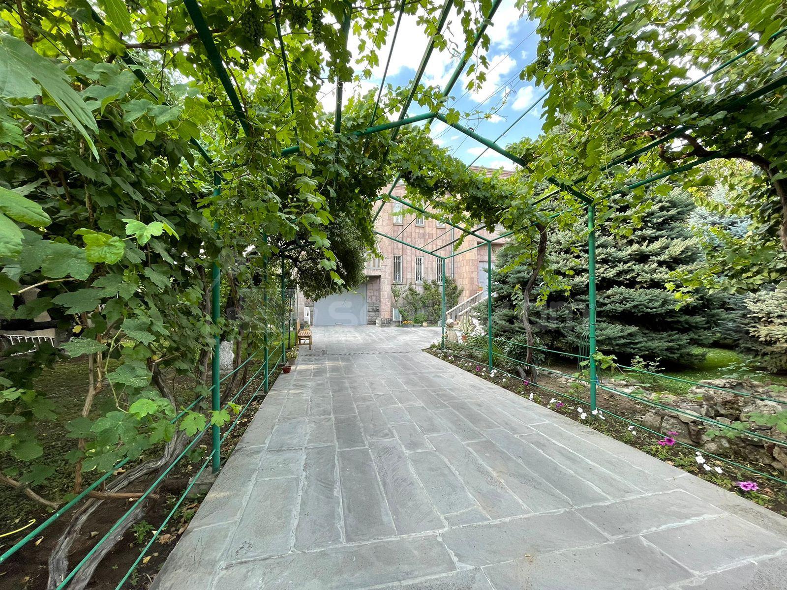 5 Սենյականոց Շքեղ Առանձնատուն, 514քմ, Ավտոտնակով