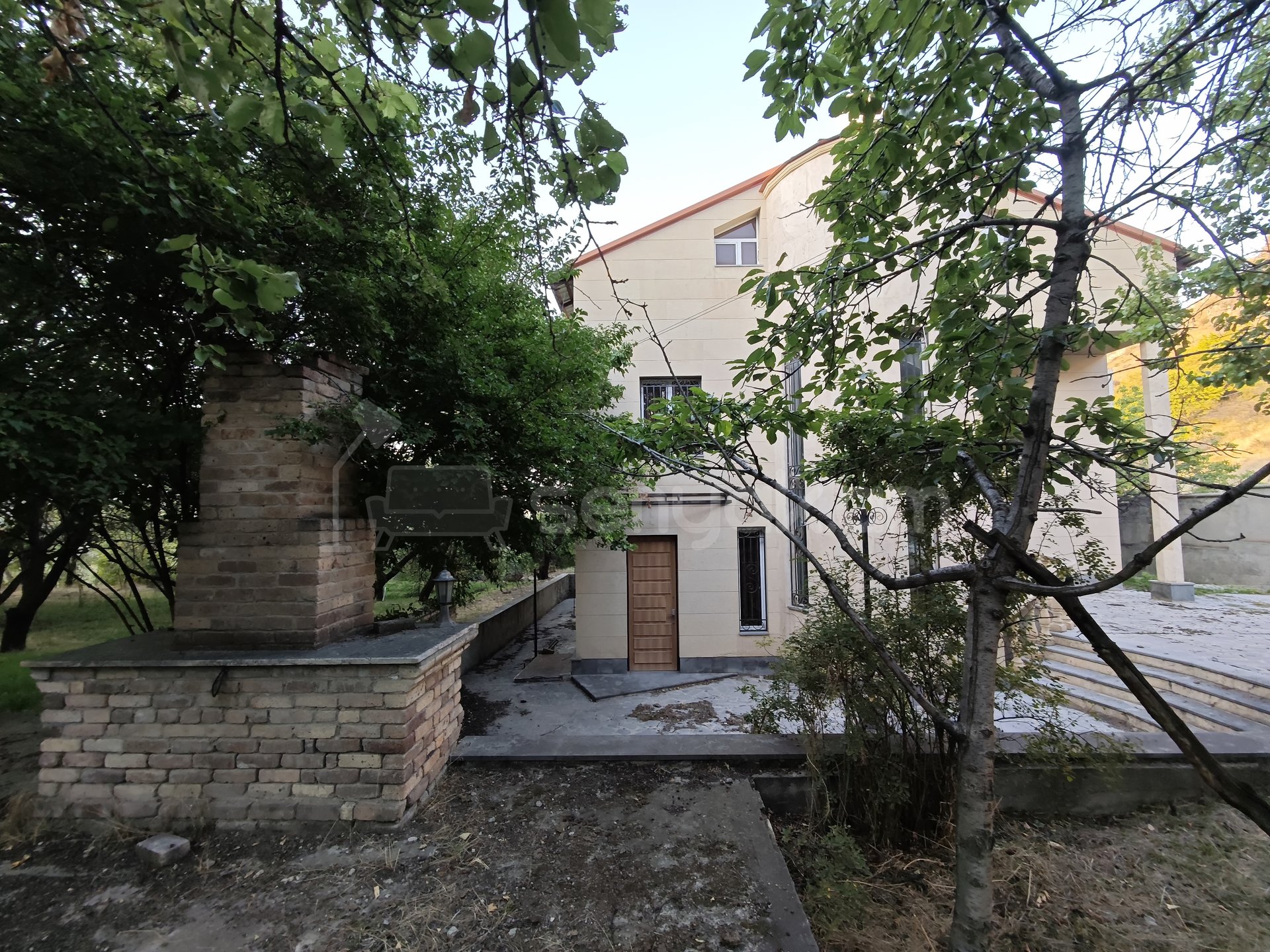 8 Սենյականոց Շքեղ Առանձնատուն, 343քմ, Ավտոտնակով