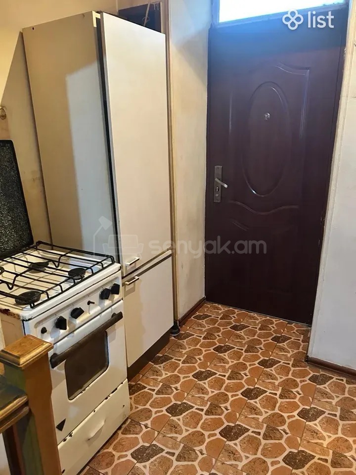 2 Սենյականոց Բնակարան Քարե Շենքում, 40քմ, 1/1 հարկ, Նորմալ Վիճակում, Կահավորված