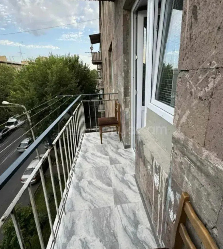1 Սենյականոց Բնակարան Քարե Շենքում, 35քմ, 4/5 հարկ, Կապիտալ Վերանորոգված, Կահավորված, Արևկող