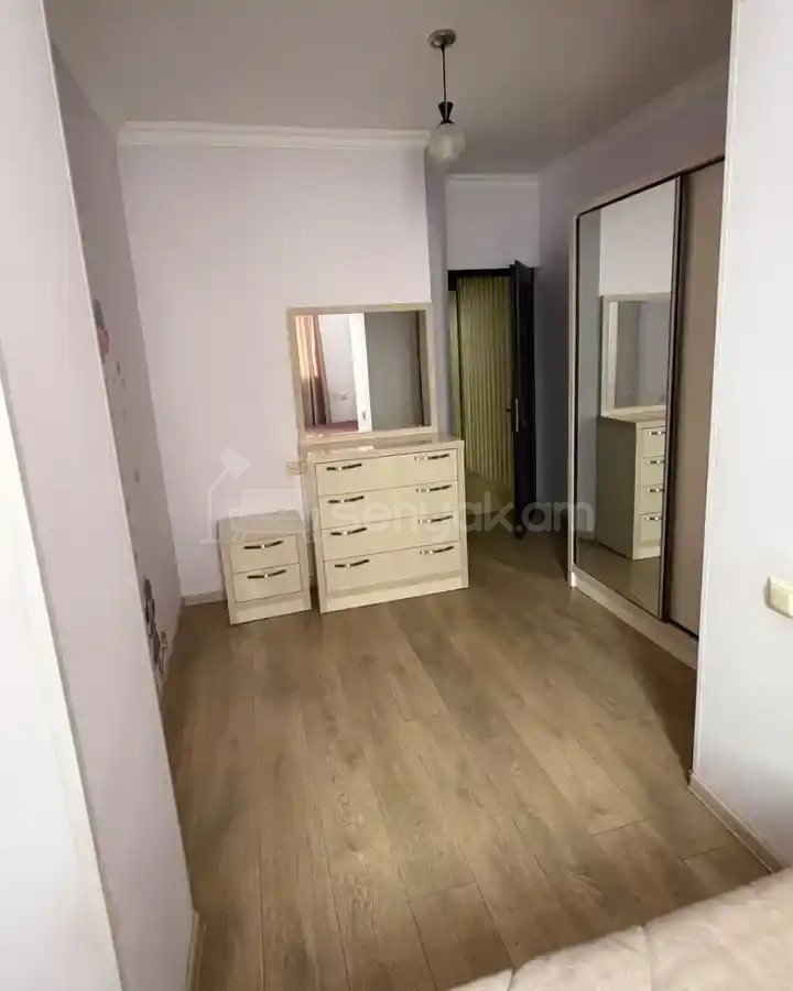 2 Սենյականոց Բնակարան Քարե Շենքում, 50քմ, 4/5 հարկ, Կապիտալ Վերանորոգված, Կահավորված