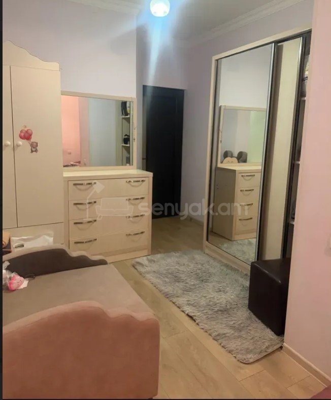 2 Սենյականոց Բնակարան Քարե Շենքում, 50քմ, 4/5 հարկ, Կապիտալ Վերանորոգված, Կահավորված