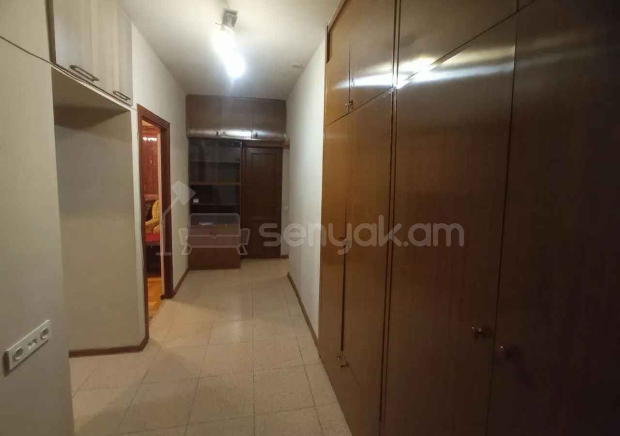 2 Սենյականոց Բնակարան Քարե Շենքում, 60քմ, 5/5 հարկ, Կապիտալ Վերանորոգված, Կահավորված