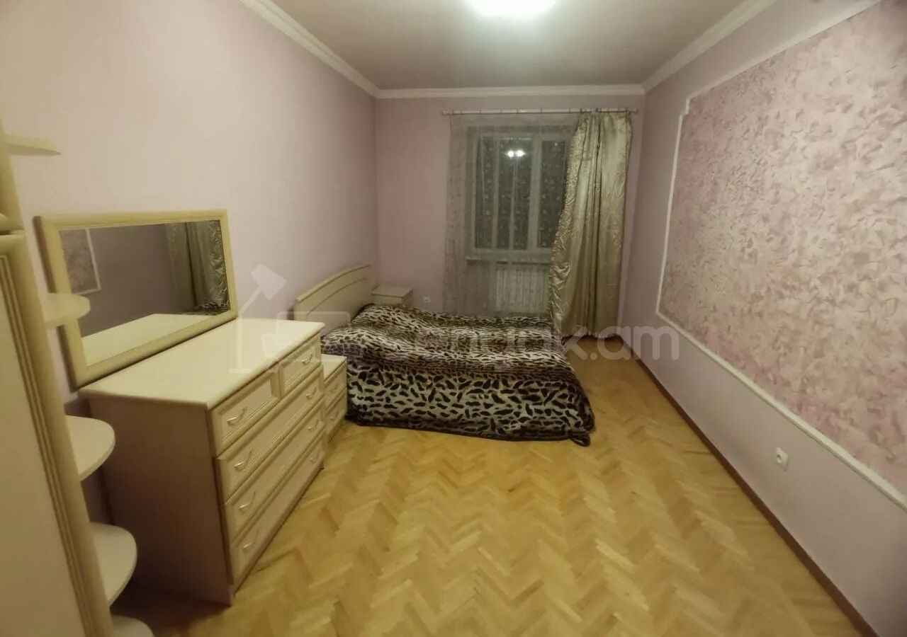 2 Սենյականոց Բնակարան Քարե Շենքում, 60քմ, 5/5 հարկ, Կապիտալ Վերանորոգված, Կահավորված