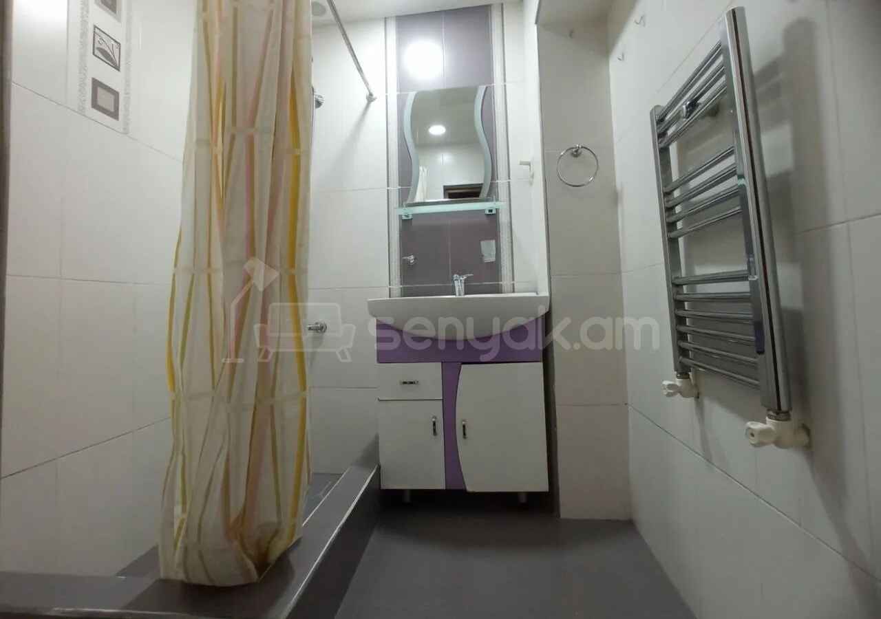 2 Սենյականոց Բնակարան Քարե Շենքում, 60քմ, 5/5 հարկ, Կապիտալ Վերանորոգված, Կահավորված