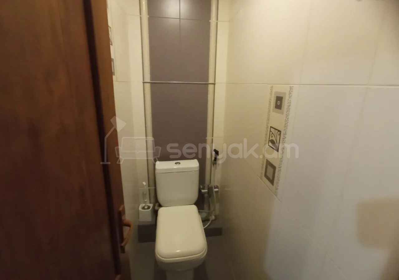 2 Սենյականոց Բնակարան Քարե Շենքում, 60քմ, 5/5 հարկ, Կապիտալ Վերանորոգված, Կահավորված