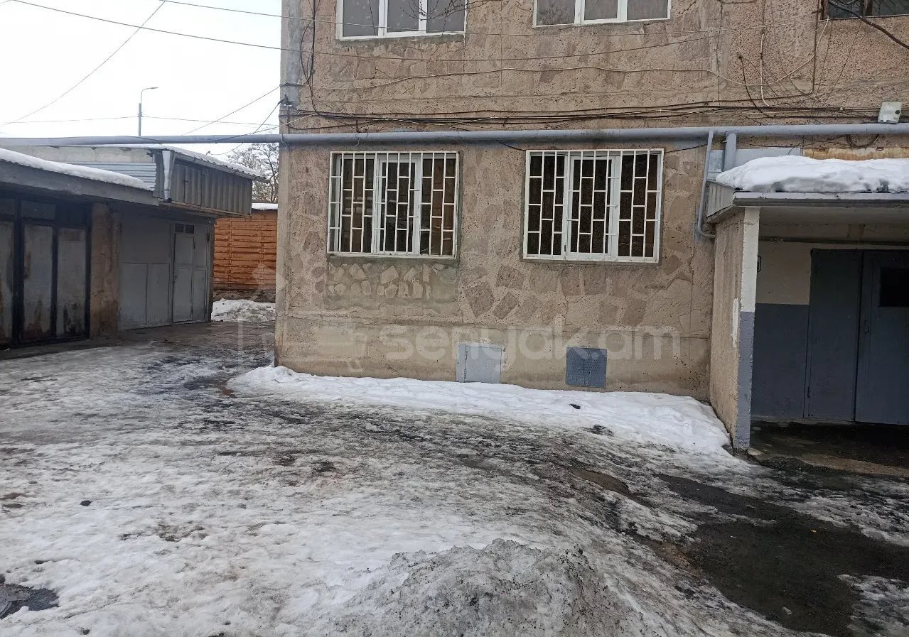 3 Սենյականոց Բնակարան, 74քմ, 1/9 հարկ, Պետական Վիճակում
