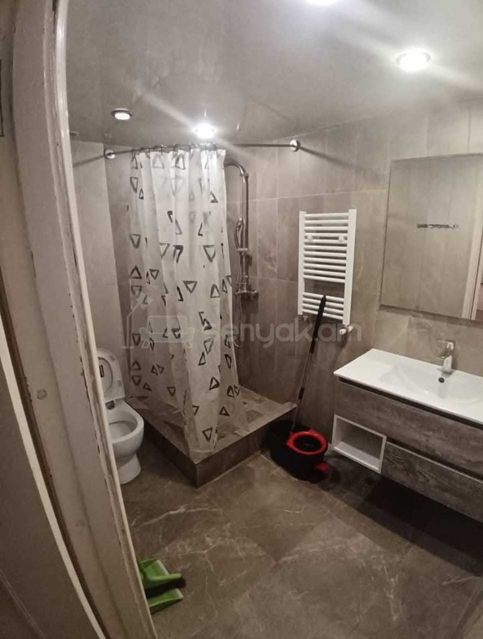 3 Սենյականոց Բնակարան, 80քմ, 5/14 հարկ, Նորմալ Վիճակում, Կահավորված