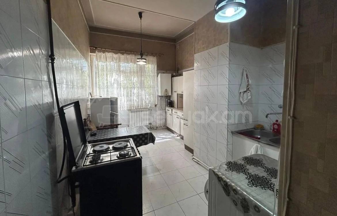 1 Սենյականոց Բնակարան Քարե Շենքում, 54քմ, 1/4 հարկ, Նորմալ Վիճակում, Կահավորված